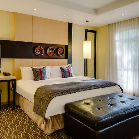 Protea Hotel By Marriott Johannesburg Wanderers Экстерьер фото