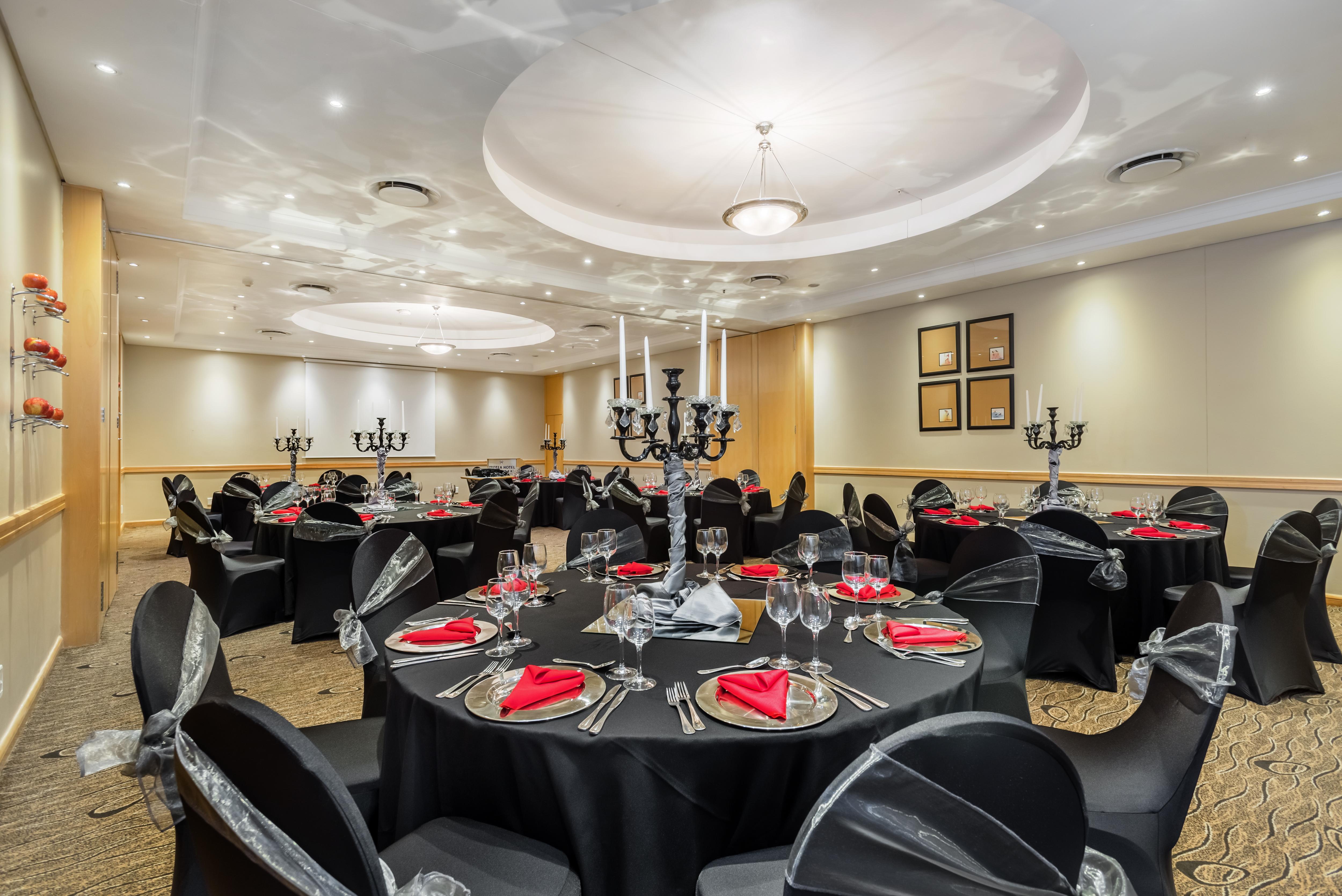 Protea Hotel By Marriott Johannesburg Wanderers Экстерьер фото