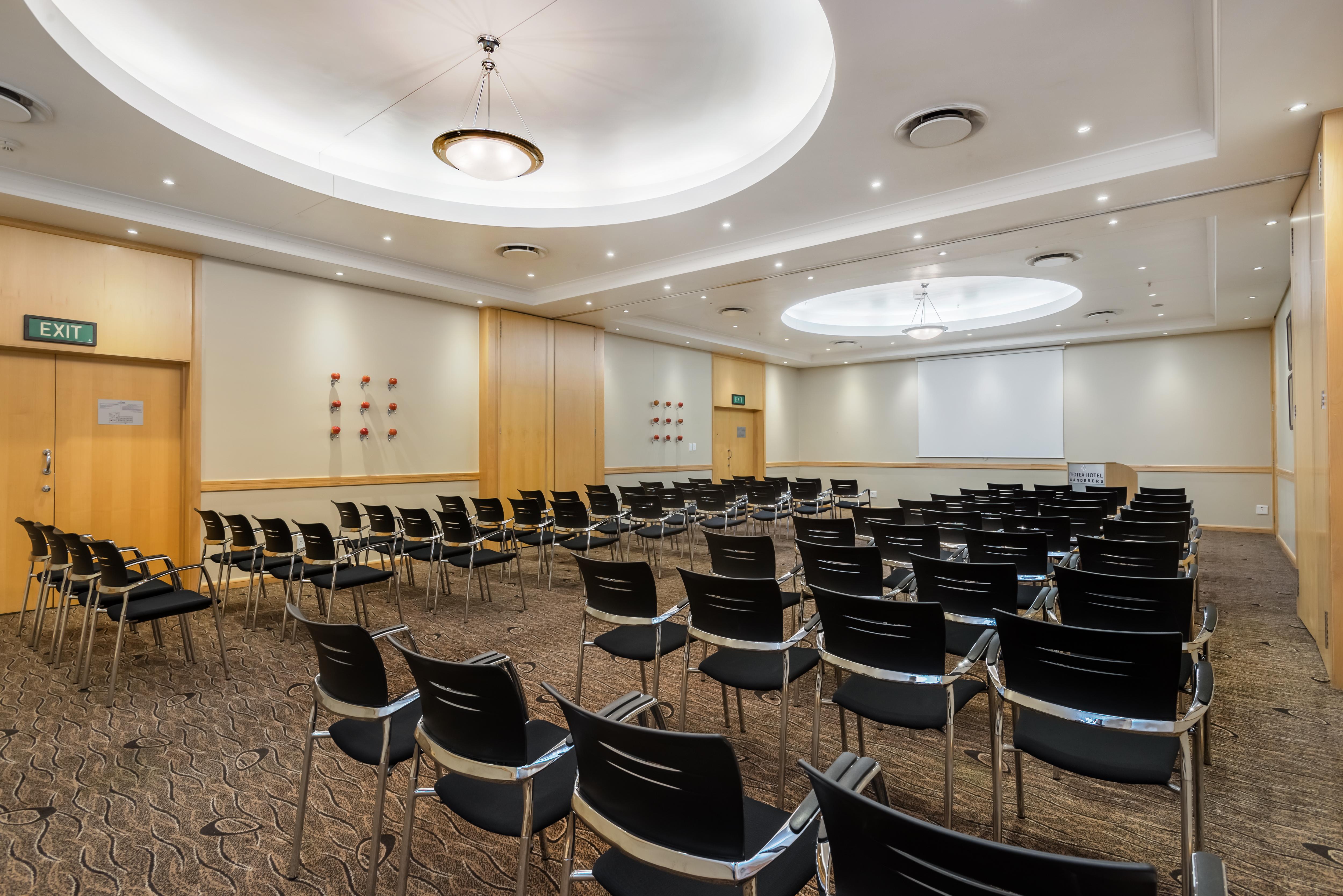 Protea Hotel By Marriott Johannesburg Wanderers Экстерьер фото