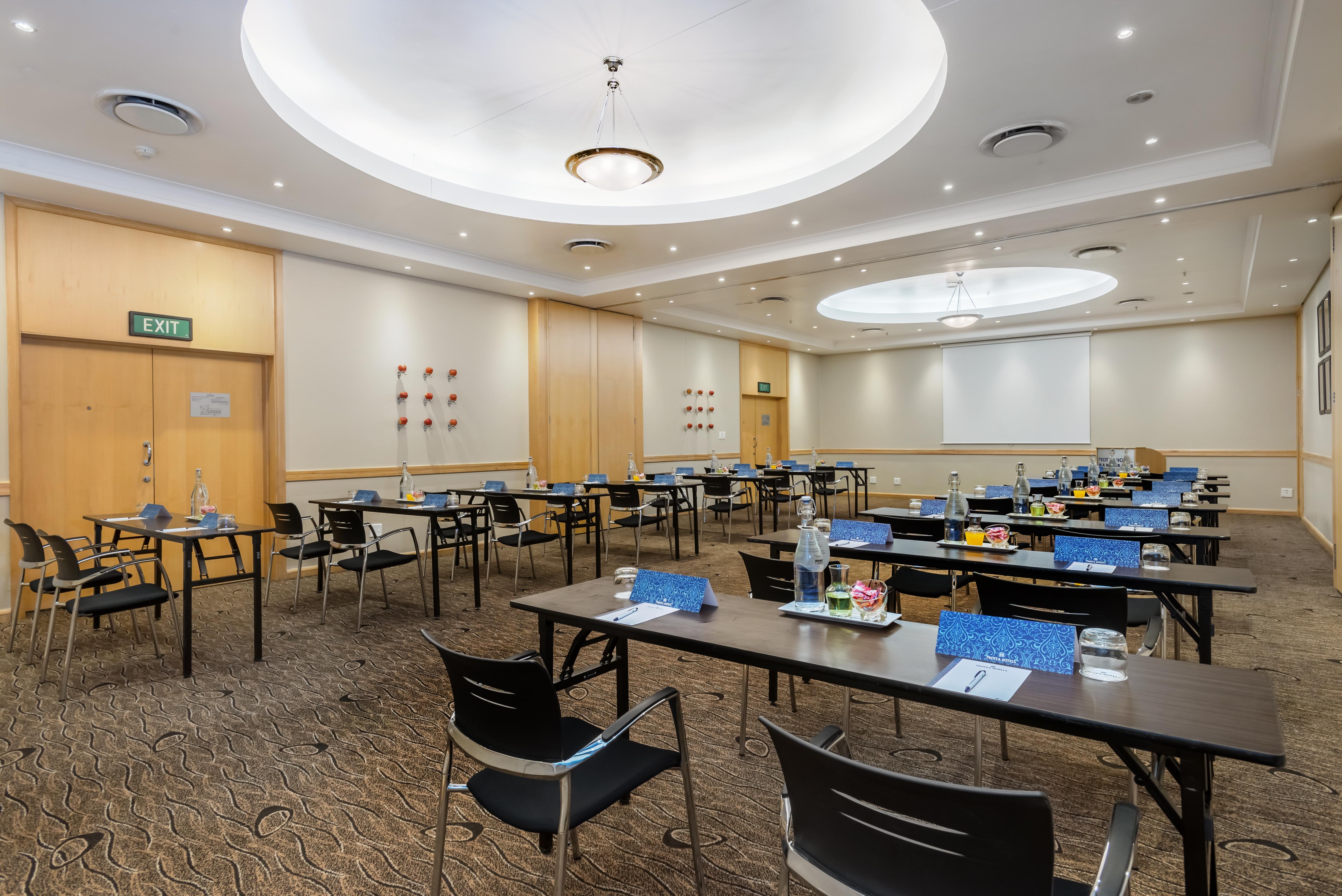 Protea Hotel By Marriott Johannesburg Wanderers Экстерьер фото