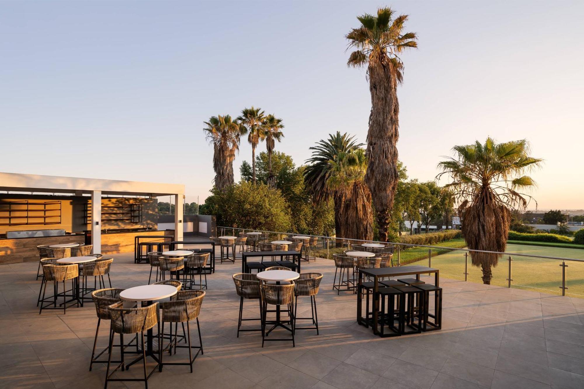 Protea Hotel By Marriott Johannesburg Wanderers Экстерьер фото