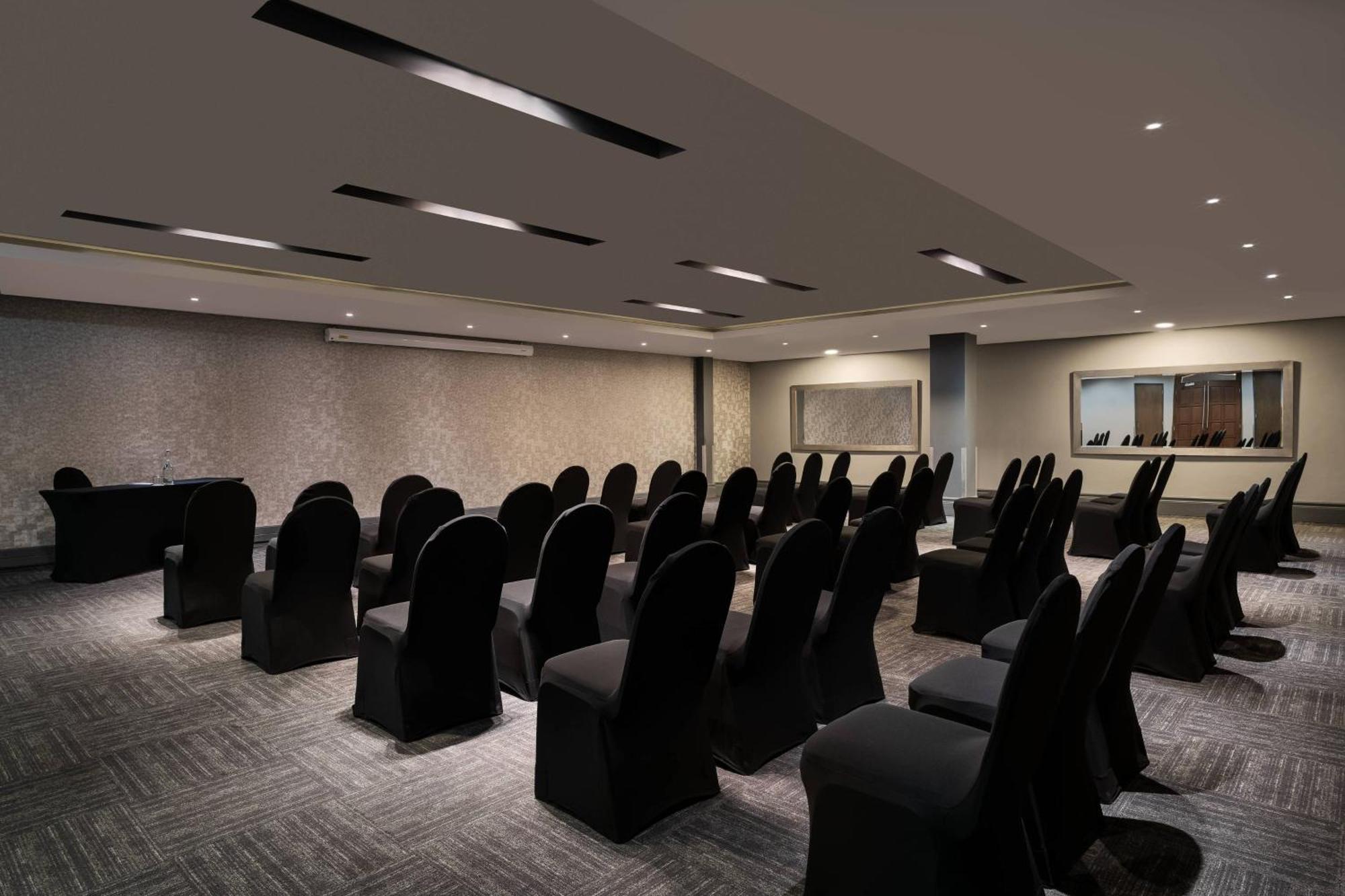 Protea Hotel By Marriott Johannesburg Wanderers Экстерьер фото