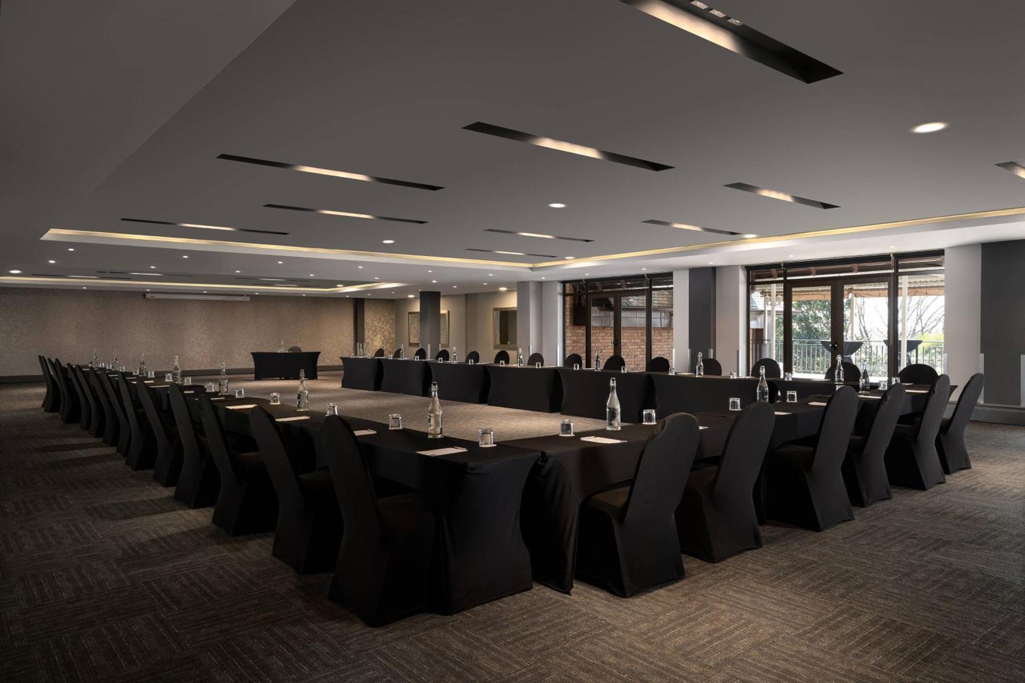 Protea Hotel By Marriott Johannesburg Wanderers Экстерьер фото