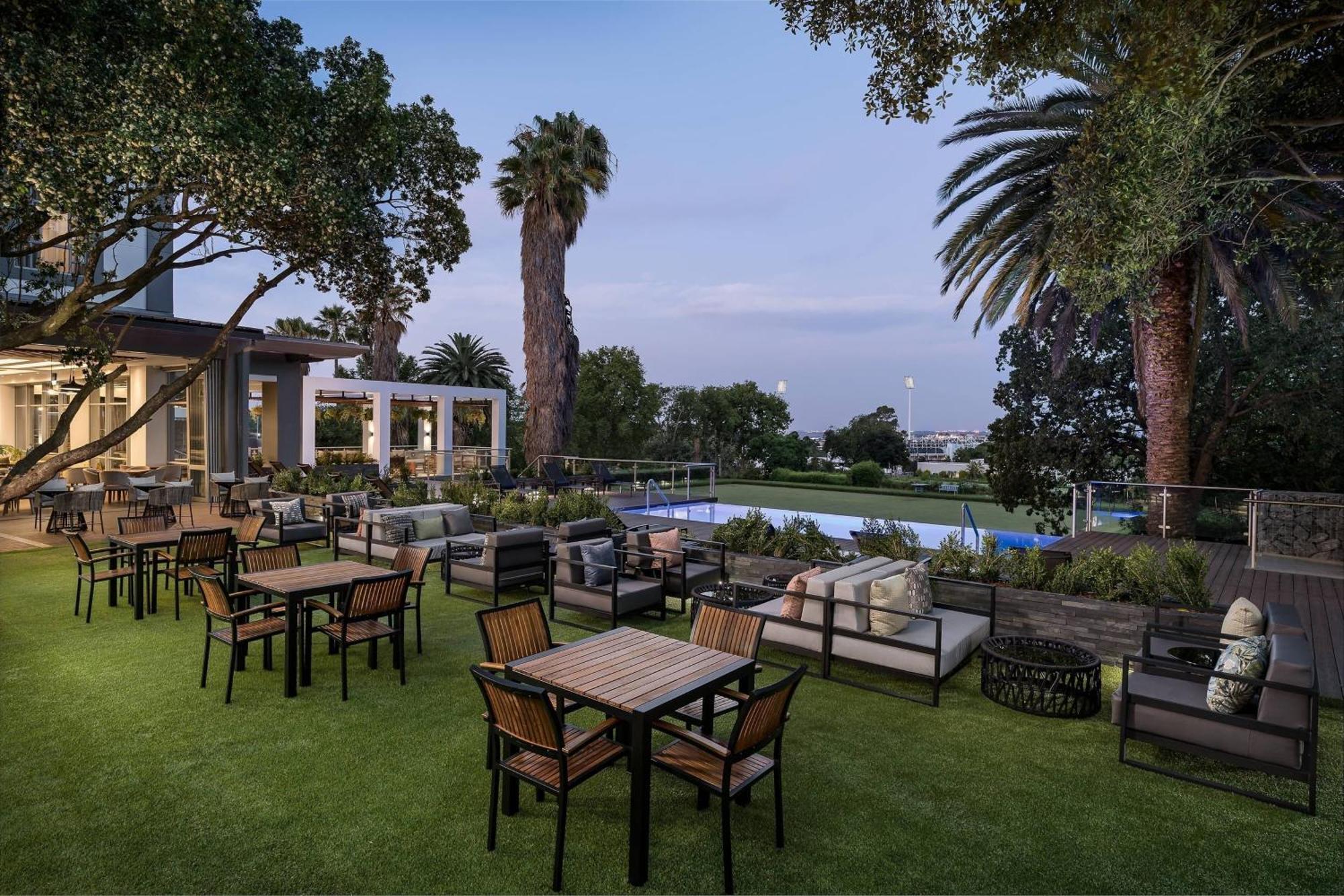 Protea Hotel By Marriott Johannesburg Wanderers Экстерьер фото