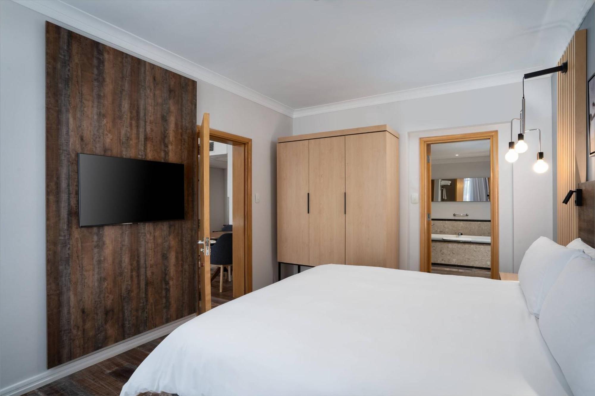 Protea Hotel By Marriott Johannesburg Wanderers Экстерьер фото