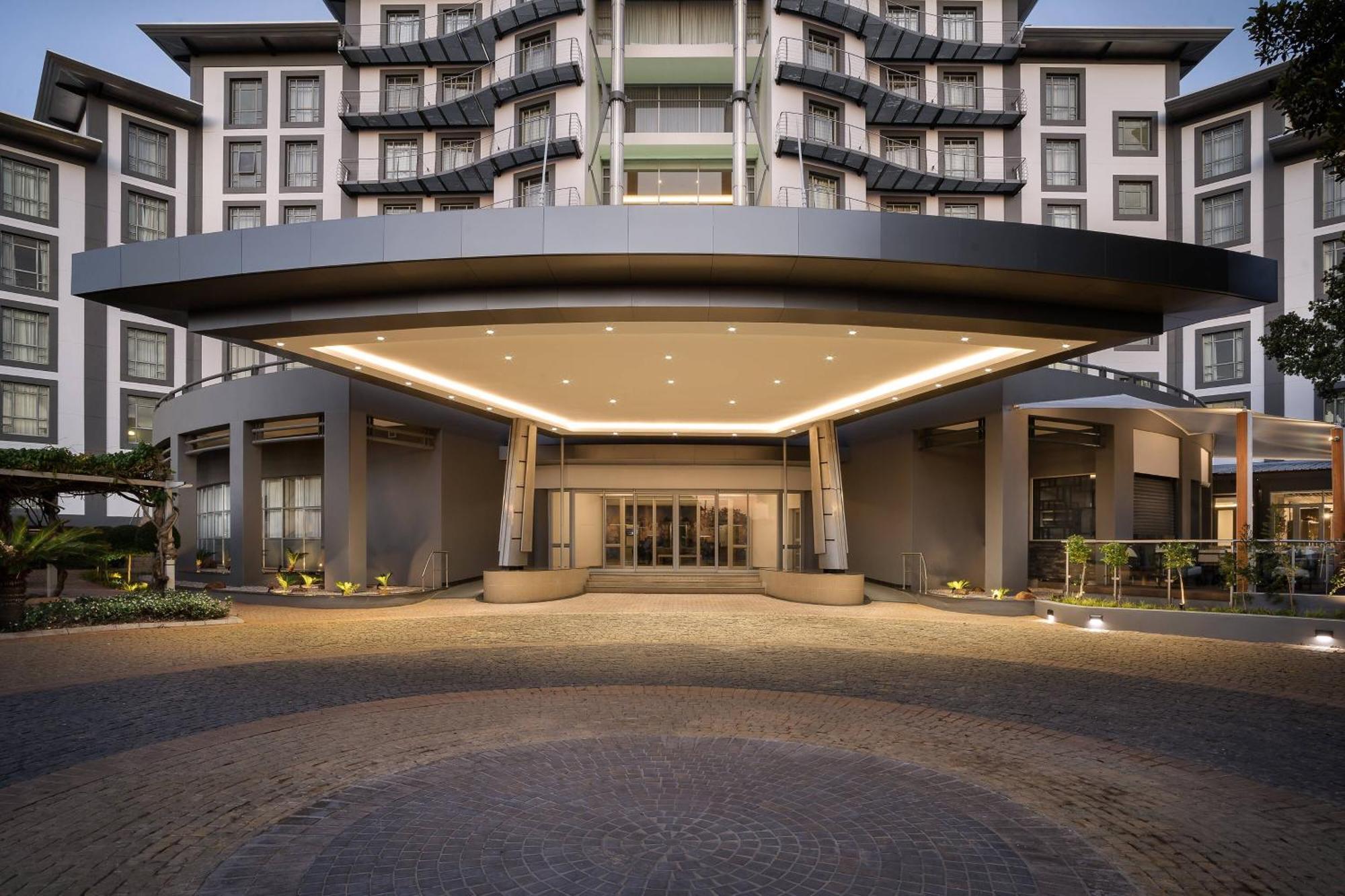Protea Hotel By Marriott Johannesburg Wanderers Экстерьер фото